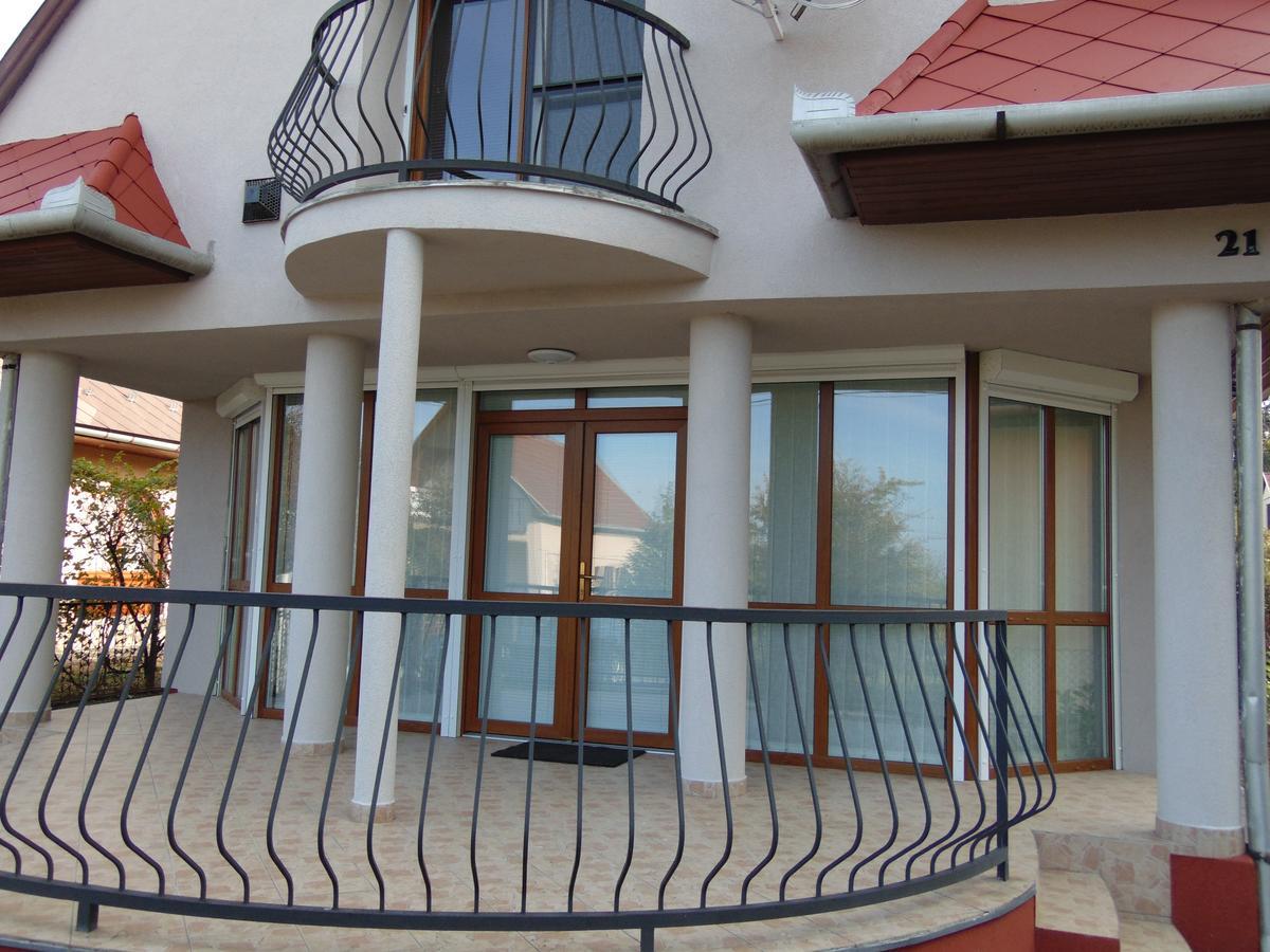 Csevi Apartmanhaz Mezőkövesd المظهر الخارجي الصورة