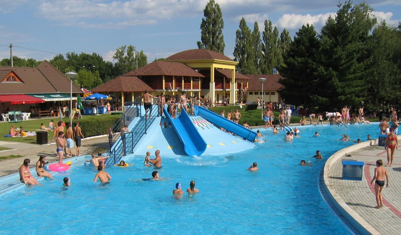 Csevi Apartmanhaz Mezőkövesd المظهر الخارجي الصورة